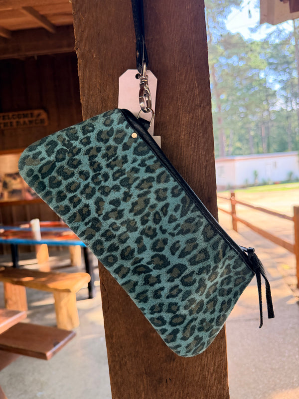 DOU J SM CLUTCH CHEETAH-TURQ/BLK TASSEL