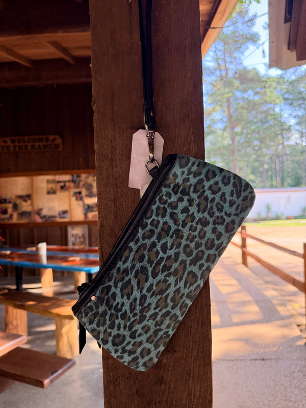 DOU J SM CLUTCH CHEETAH-TURQ/BLK TASSEL
