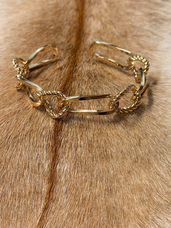 Gold Twisted Link Bracelet